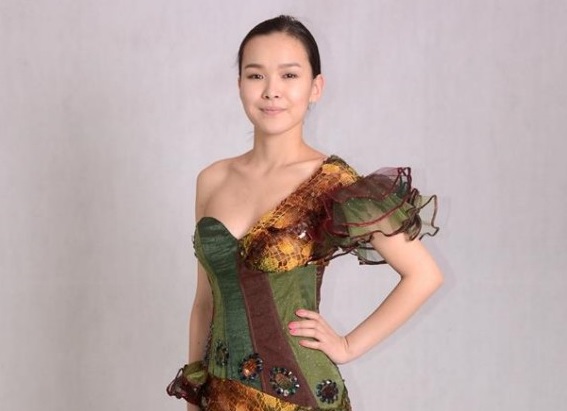 Бүсгүй та шинэ жилийн гоёлын даашинзаа сонгож амжаагүй байна уу?